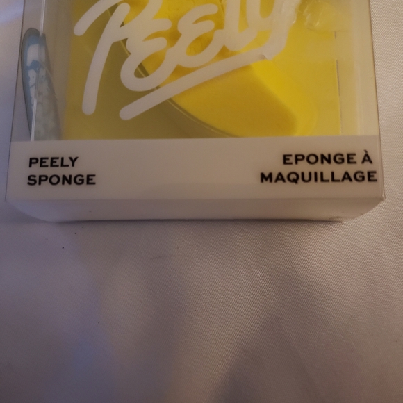 Revolution x Fortnite  Peely Makeup Sponge - Picture 5 of 7